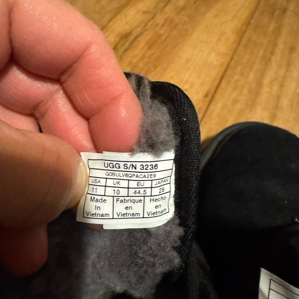 Men’s UGG boots size 11. - Picture 5 of 6